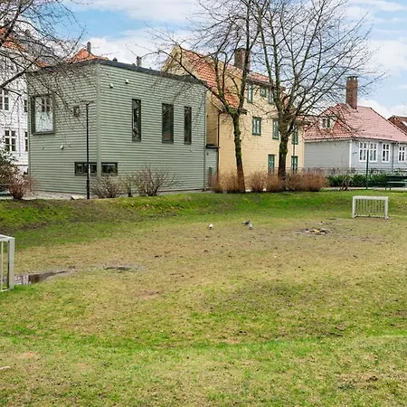 Апартаменти Charming In The Centre Of